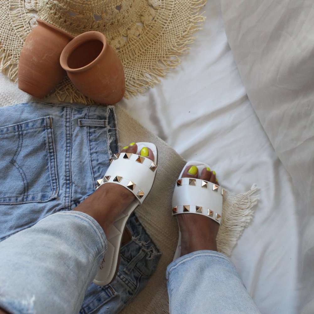🆕️Summer Faves Collection// White one band Slide - Picture 7 of 7